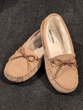 Minnetonka Leather Moccasins in Tan with Faux-Fur Lining